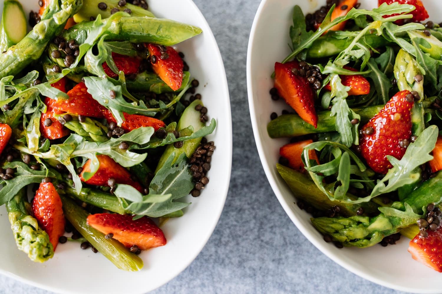 Erdbeer-Spargel-Belugalinsen Salat | Frühlingshaftes Spargelrezept